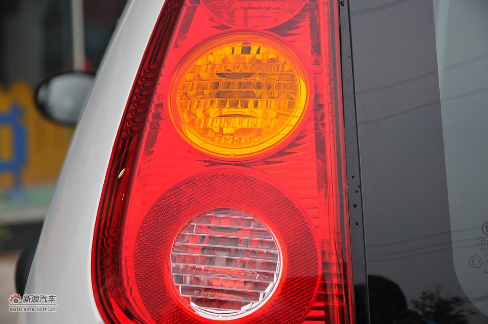 2011款比亚迪F0尚酷爱国版1.0L悦酷型