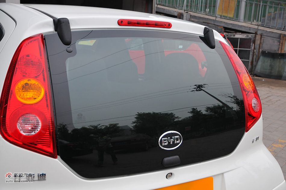 2011款比亚迪F0尚酷爱国版1.0L悦酷型