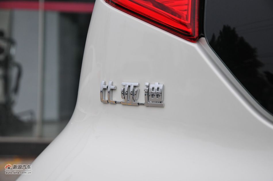 2011款比亚迪F0尚酷爱国版1.0L悦酷型