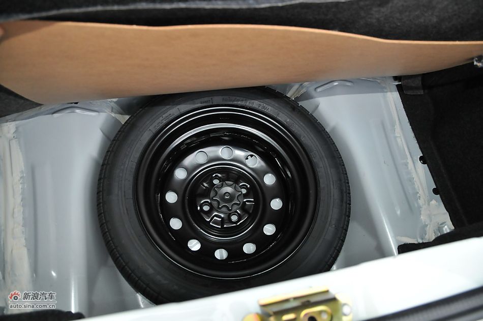 2011款比亚迪F0尚酷爱国版1.0L悦酷型