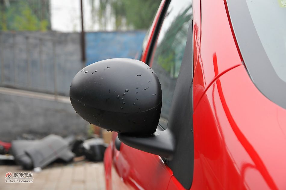 2011款比亚迪F0尚酷爱国版1.0L炫酷型