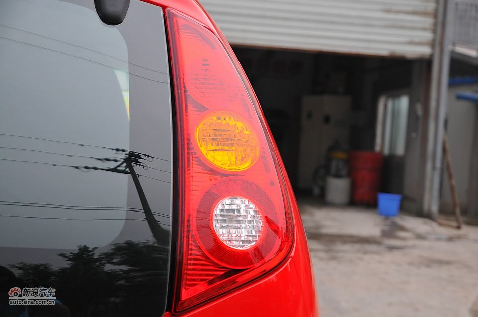 2011款比亚迪F0尚酷爱国版1.0L炫酷型