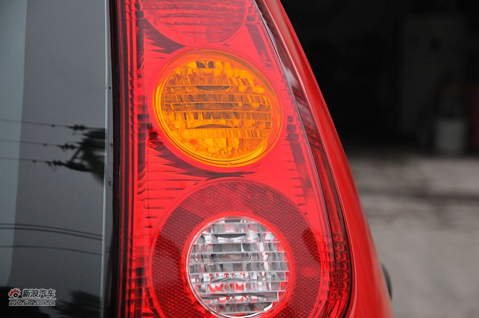 2011款比亚迪F0尚酷爱国版1.0L炫酷型