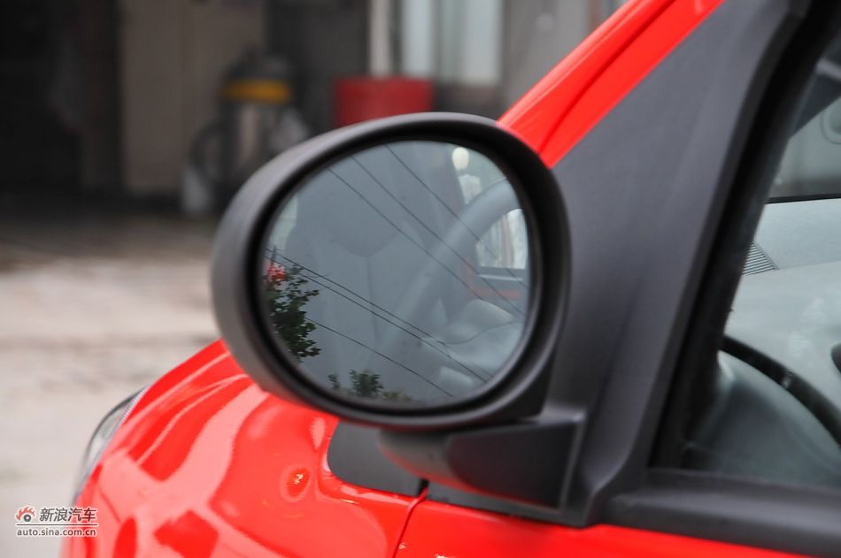 2011款比亚迪F0尚酷爱国版1.0L炫酷型