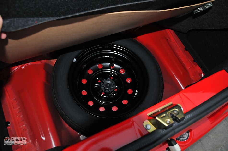 2011款比亚迪F0尚酷爱国版1.0L炫酷型