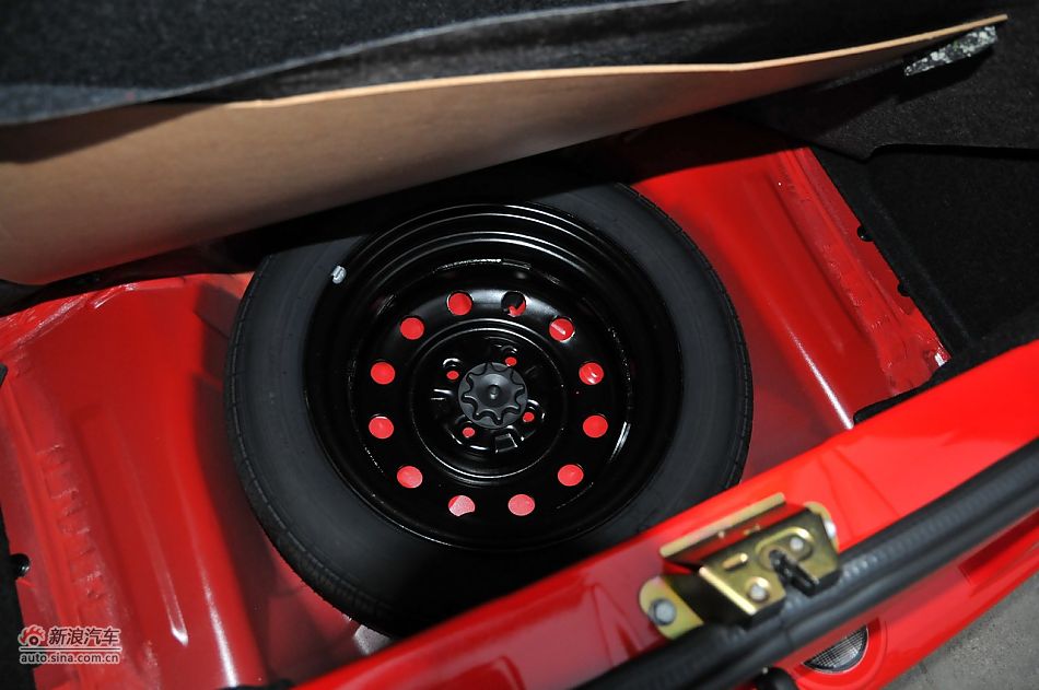 2011款比亚迪F0尚酷爱国版1.0L炫酷型