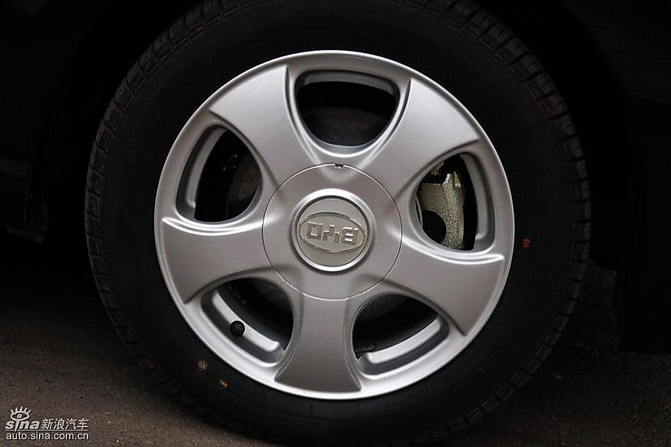 比亚迪F0到店实拍与街头实拍外观图