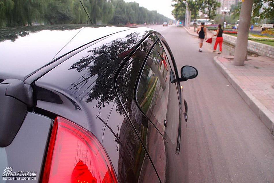 比亚迪F0到店实拍与街头实拍外观图