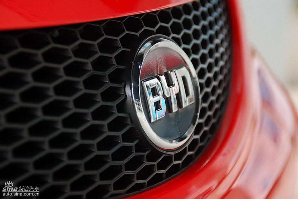 比亚迪F0到店实拍与街头实拍外观图