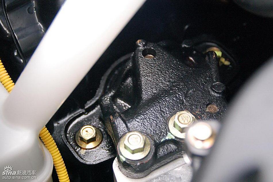 比亚迪F0到店实拍与街头实拍发动机及细节