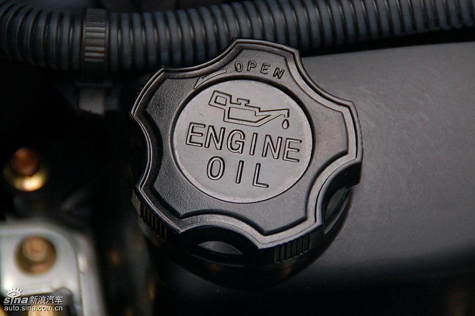 比亚迪F0到店实拍与街头实拍发动机及细节