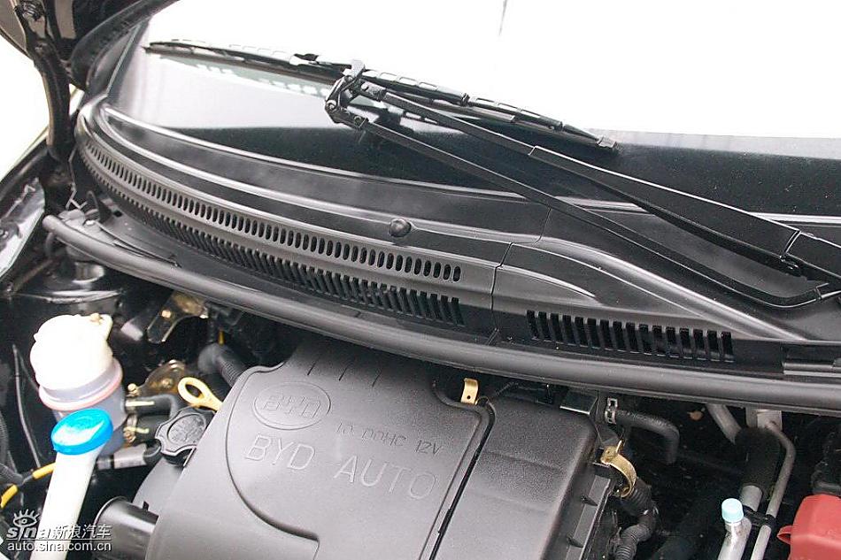 比亚迪F0到店实拍与街头实拍发动机及细节
