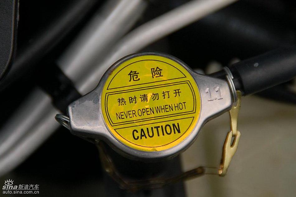 比亚迪F0到店实拍与街头实拍发动机及细节