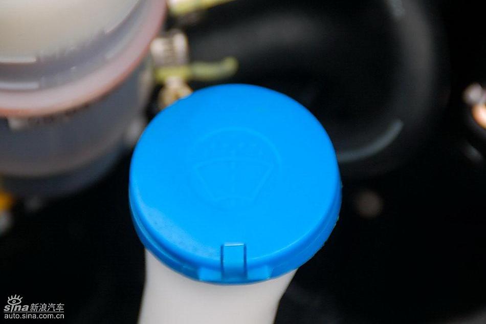 比亚迪F0到店实拍与街头实拍发动机及细节