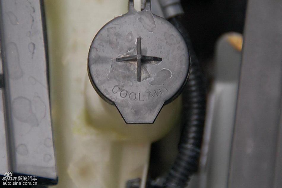 比亚迪F0到店实拍与街头实拍发动机及细节