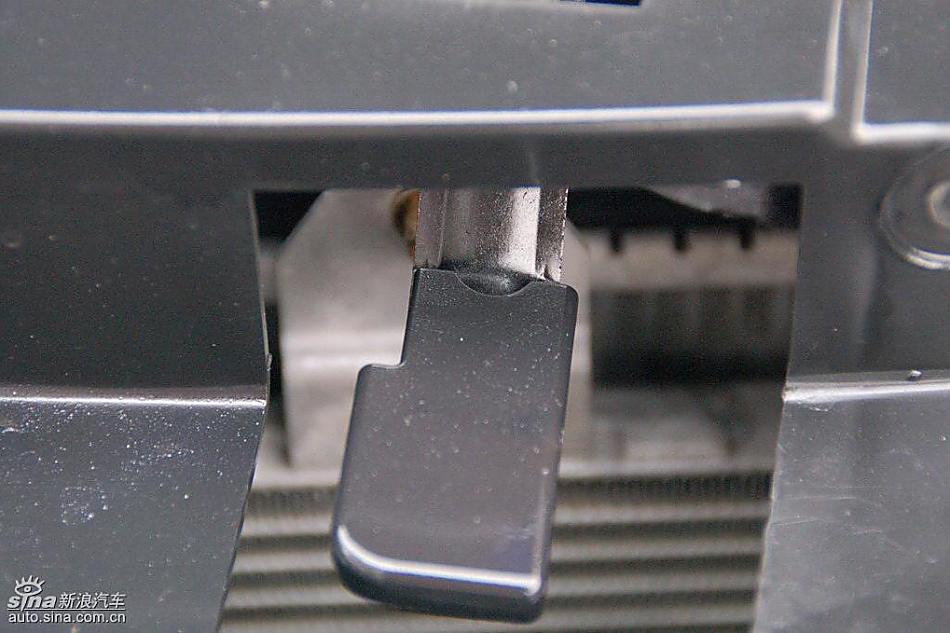 比亚迪F0到店实拍与街头实拍发动机及细节