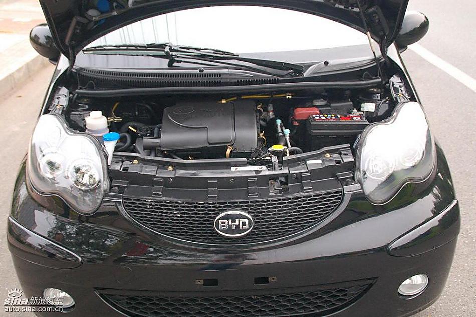 比亚迪F0到店实拍与街头实拍发动机及细节