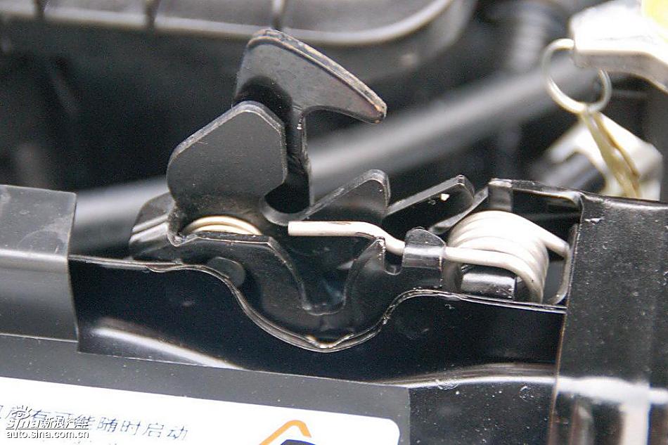 比亚迪F0到店实拍与街头实拍发动机及细节