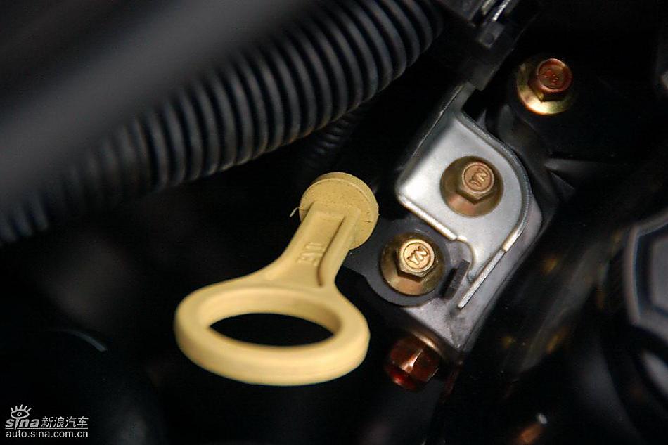 比亚迪F0到店实拍与街头实拍发动机及细节