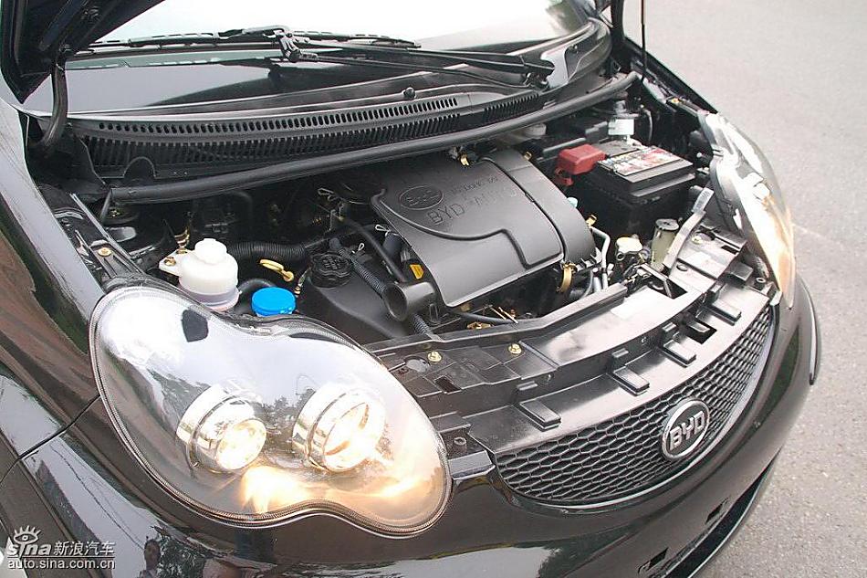 比亚迪F0到店实拍与街头实拍发动机及细节