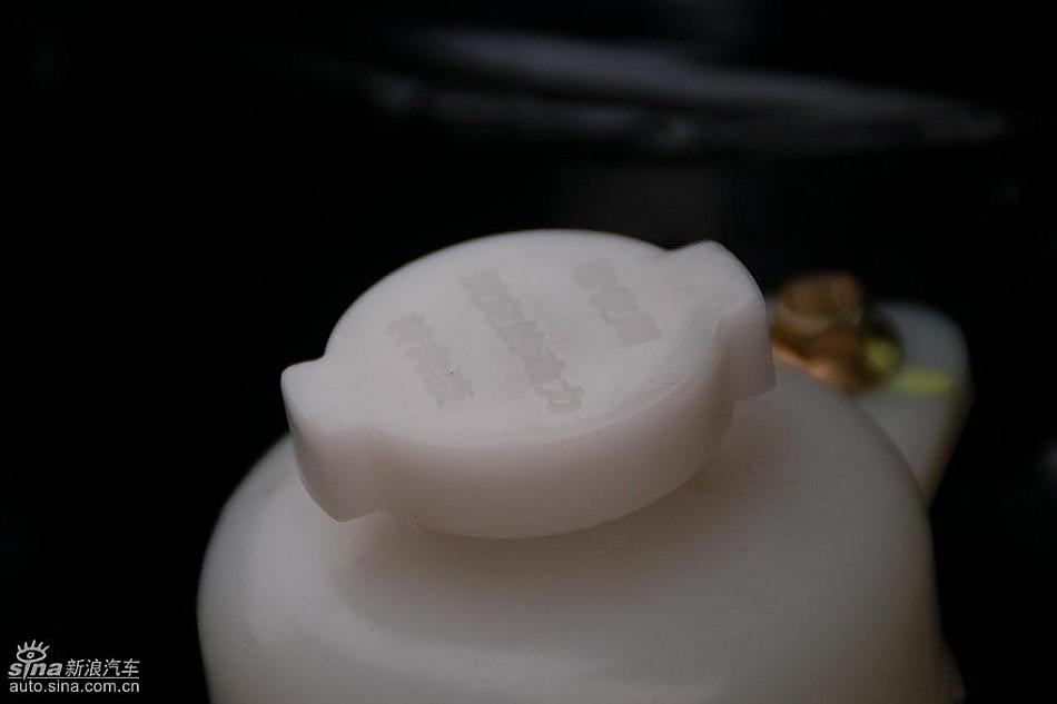 比亚迪F0到店实拍与街头实拍发动机及细节