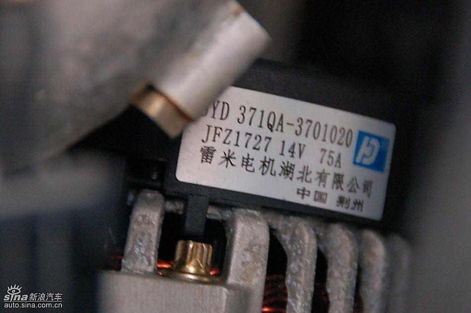 比亚迪F0到店实拍与街头实拍发动机及细节