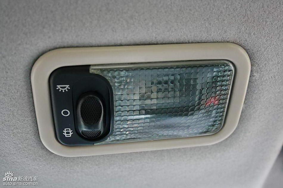 比亚迪F0上市现场内饰实拍图