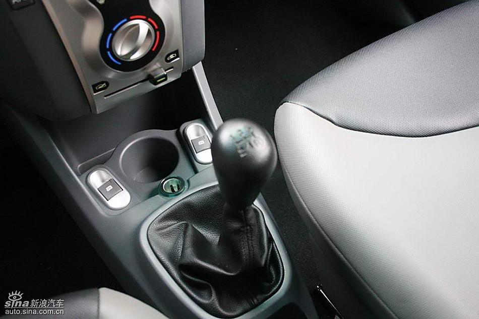 比亚迪F0上市现场内饰实拍图