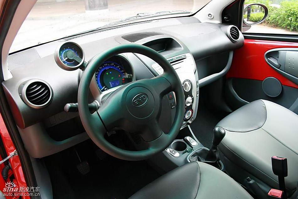 比亚迪F0上市现场内饰实拍图