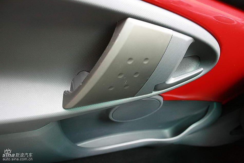 比亚迪F0上市现场内饰实拍图