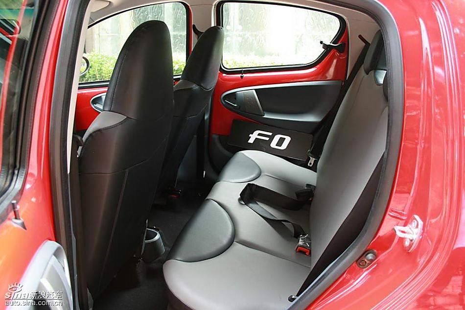 比亚迪F0上市现场内饰实拍图