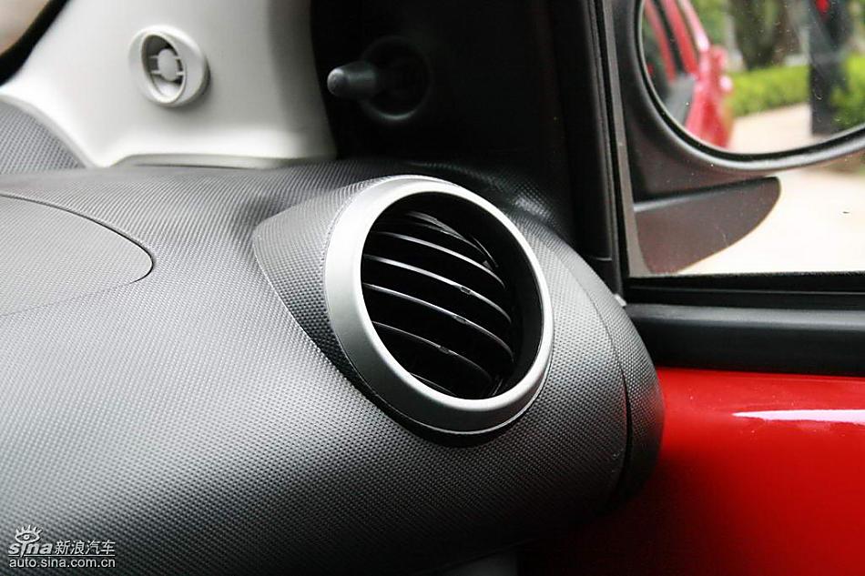 比亚迪F0上市现场内饰实拍图