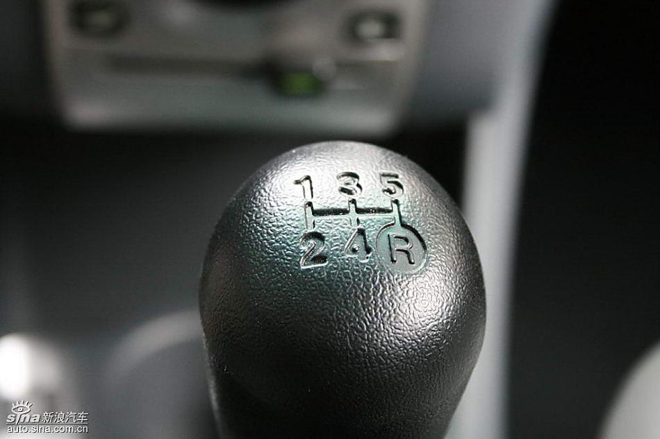 比亚迪F0上市现场内饰实拍图