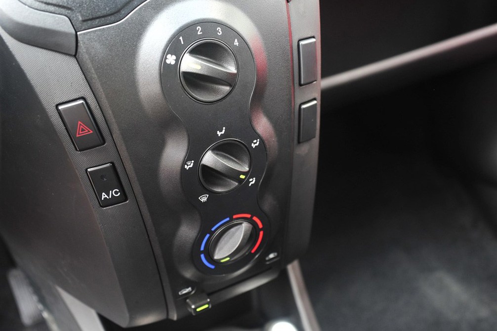 ǵF0 2012 1.0L MT ÿ 