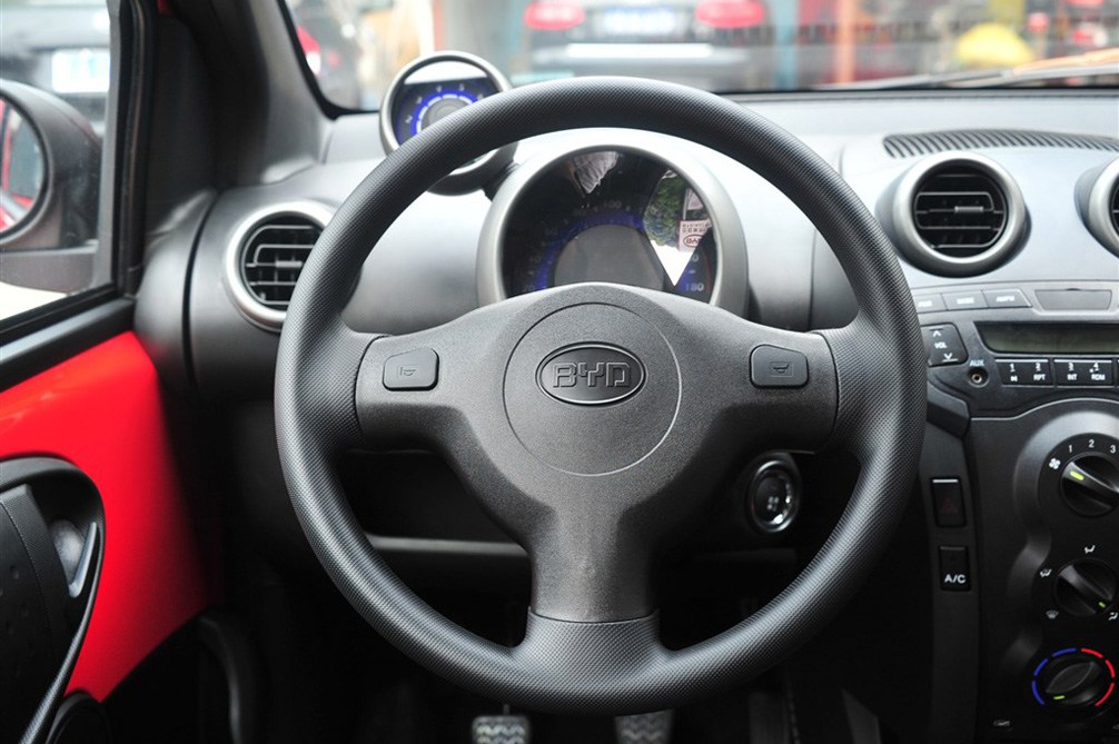 比亚迪F0 2012款 1.0L MT 悦酷型 内饰