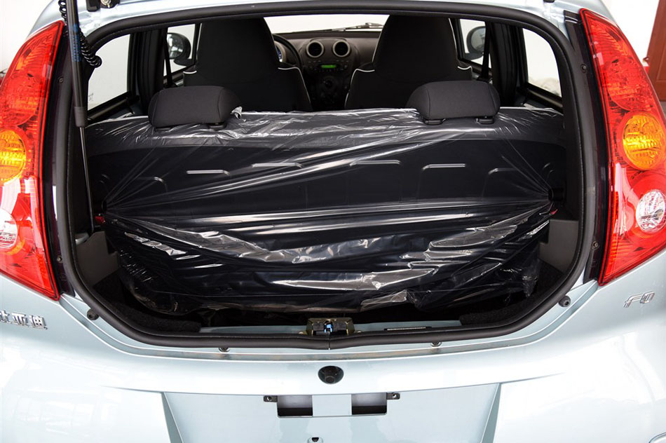 2015款 1.0L 悦酷型 座椅空间