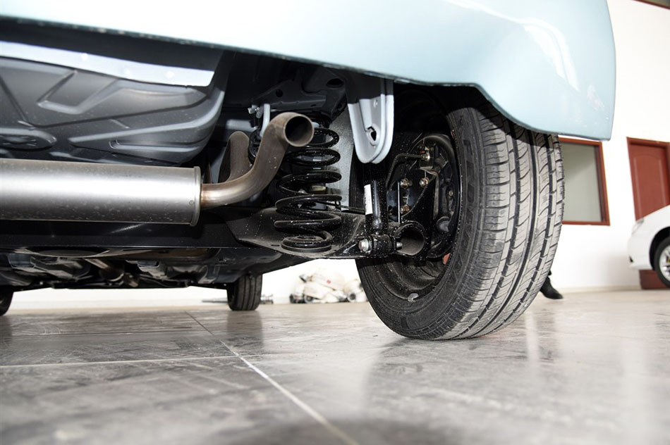 2015款 1.0L 悦酷型 引擎底盘