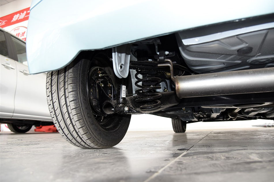 2015款 1.0L 悦酷型 引擎底盘