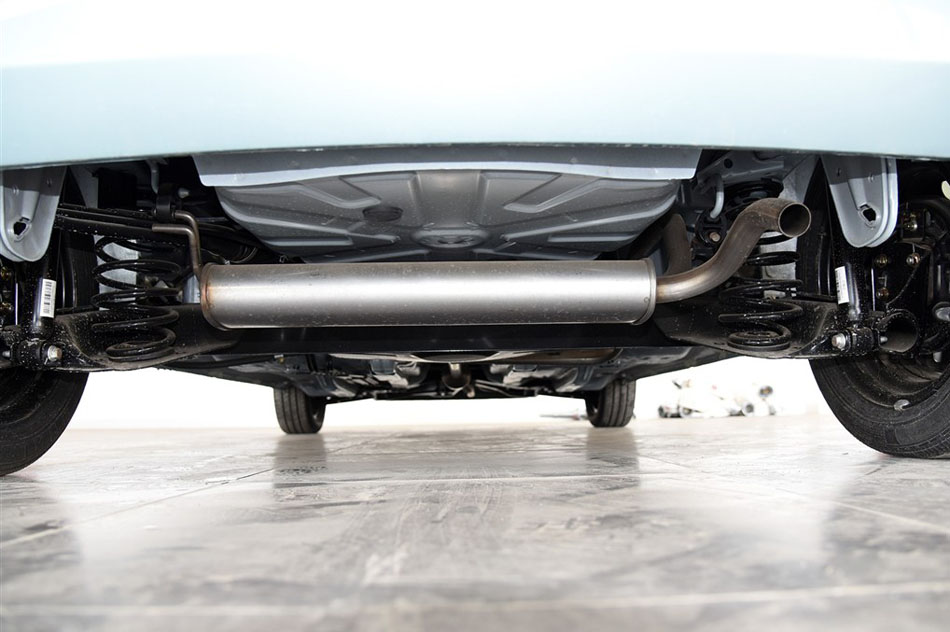 2015款 1.0L 悦酷型 引擎底盘