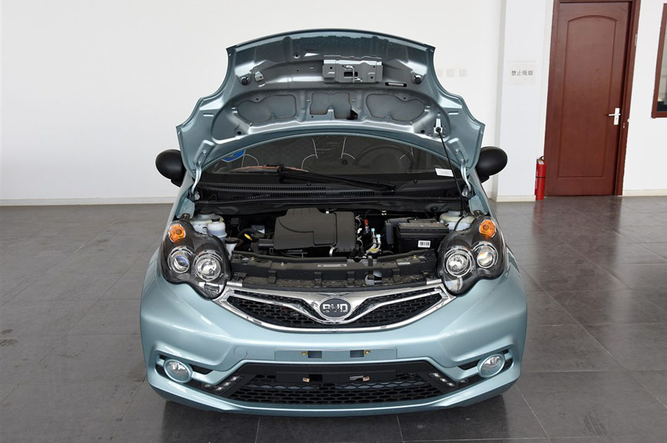 2015款 1.0L 悦酷型 引擎底盘