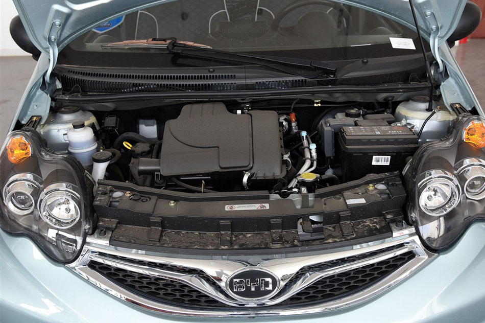 2015款 1.0L 悦酷型 引擎底盘