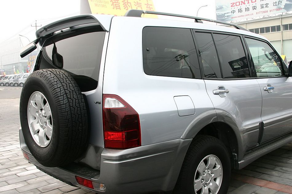 长丰三菱帕杰罗V73外观