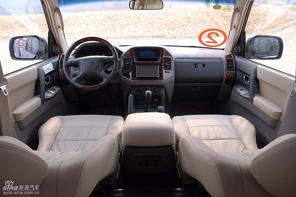 08款长丰三菱帕杰罗内饰