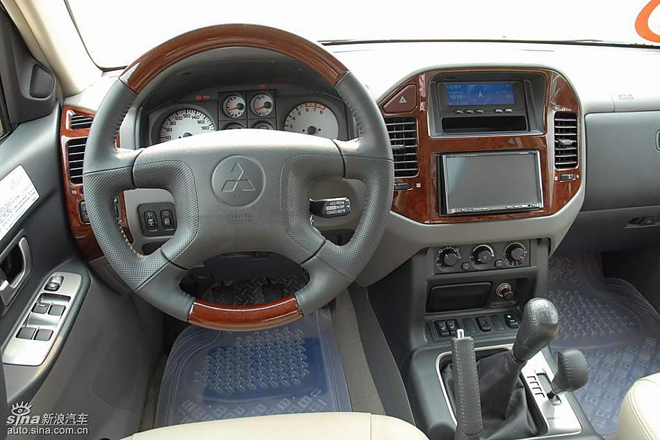 08款长丰三菱帕杰罗内饰