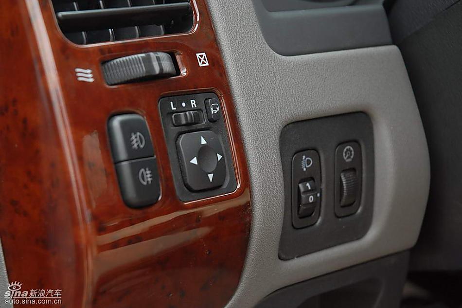 08款长丰三菱帕杰罗内饰