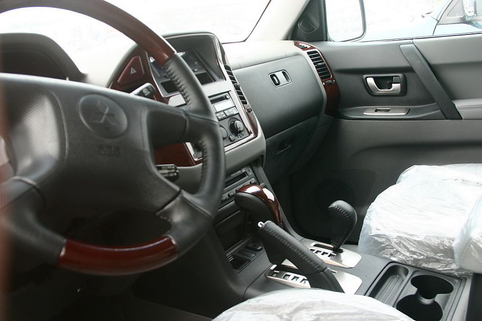 长丰三菱帕杰罗V73内饰