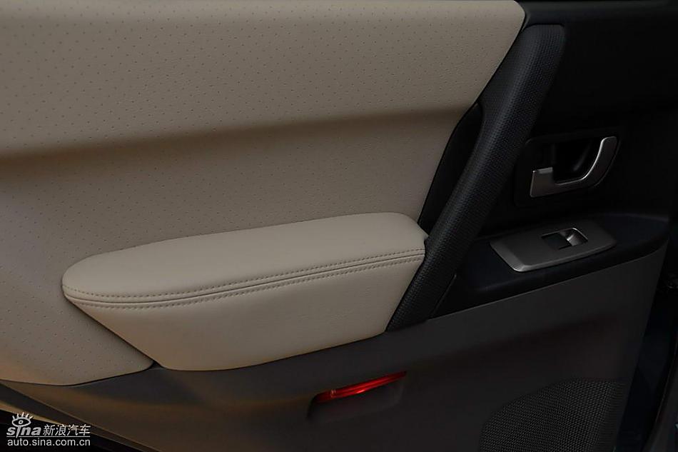 08款长丰三菱帕杰罗内饰