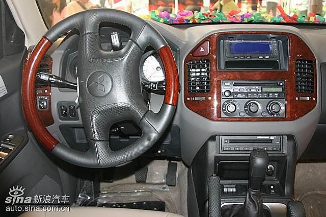 06款帕杰罗内饰