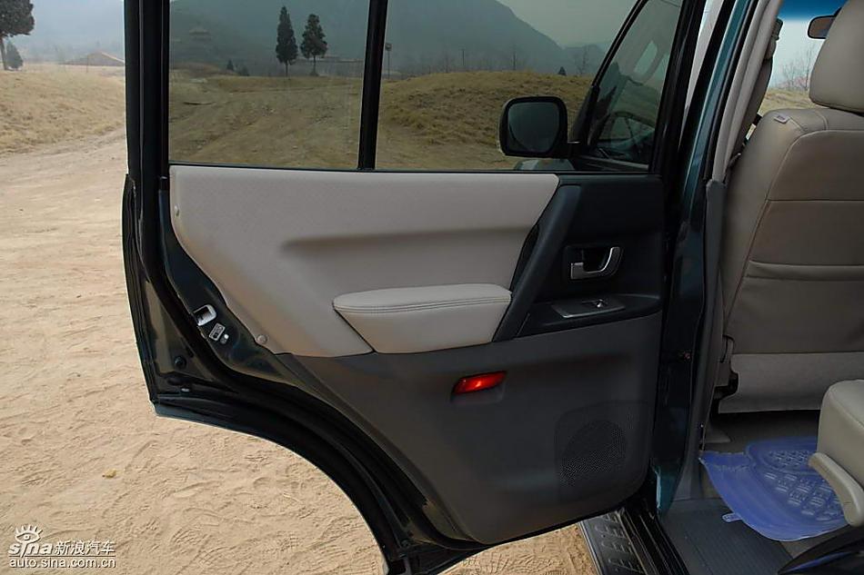 08款长丰三菱帕杰罗内饰