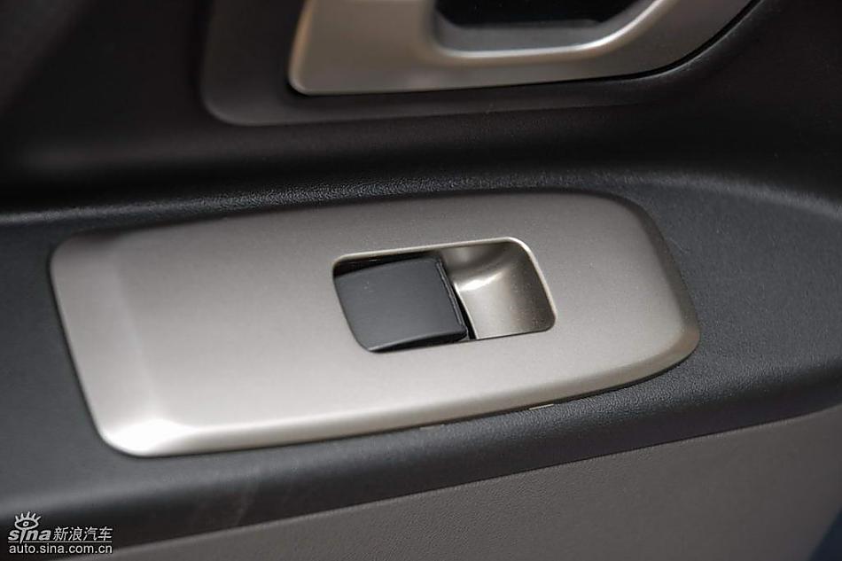 08款长丰三菱帕杰罗内饰